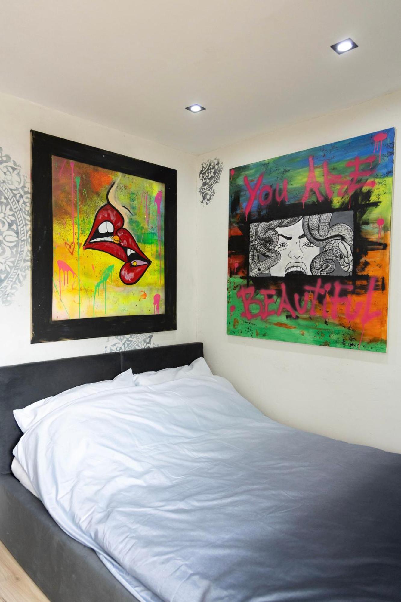 Art Apartment *